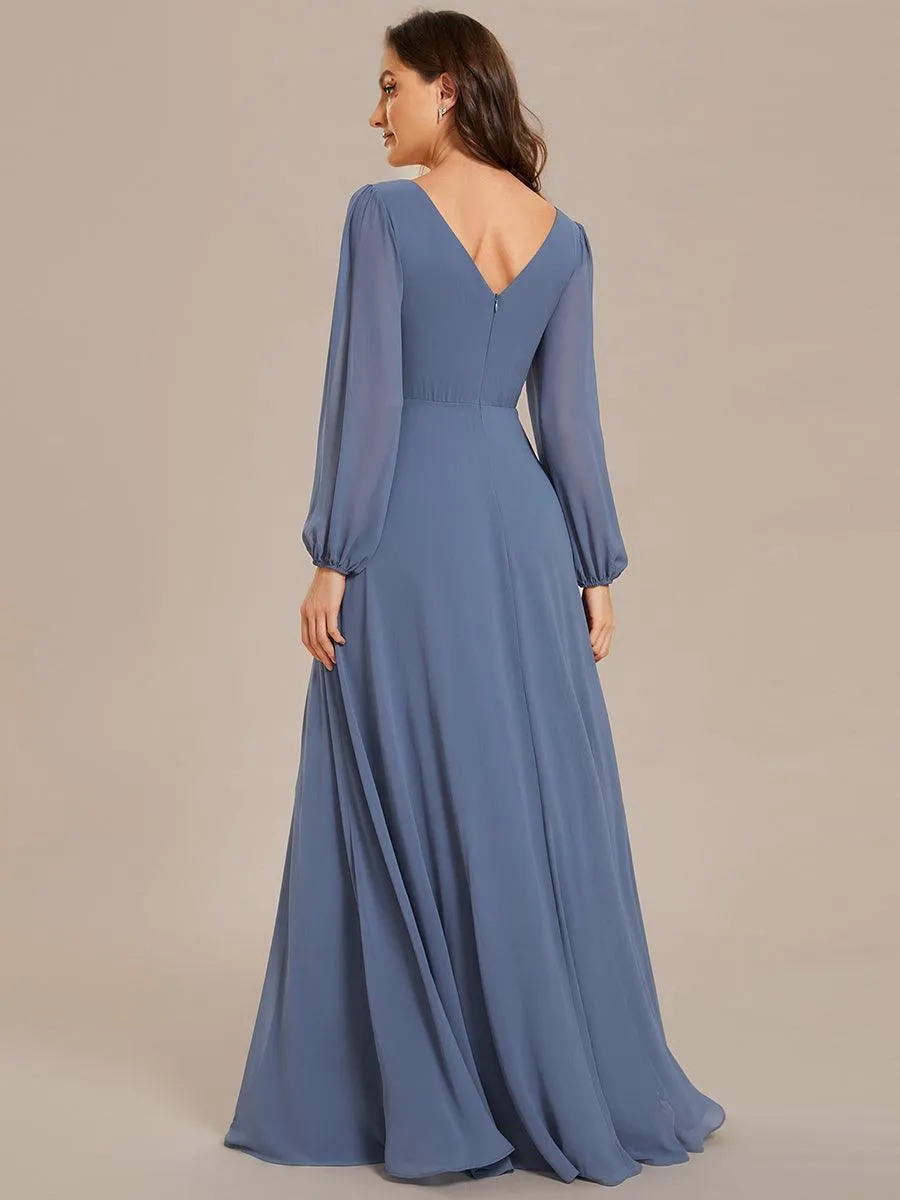 Robe de mère de la mariée en mousseline plissée à col en V et ceinture brillante