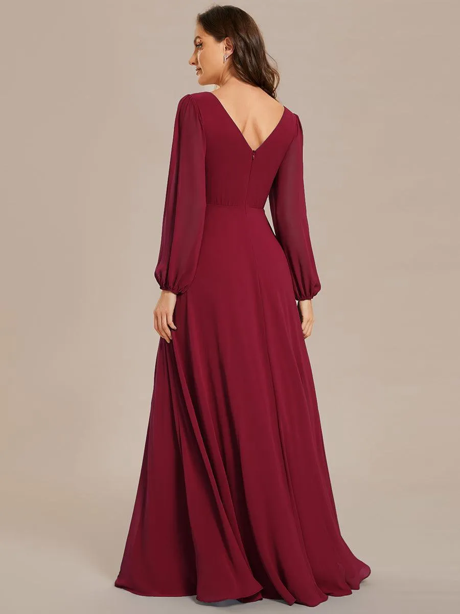 Robe de mère de la mariée en mousseline plissée à col en V et ceinture brillante