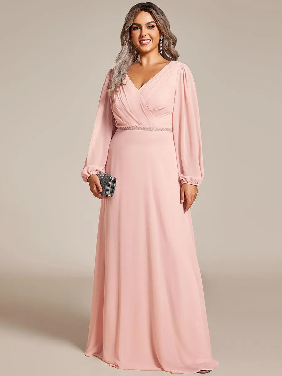Robe de mère de la mariée en mousseline plissée à col en V et ceinture brillante