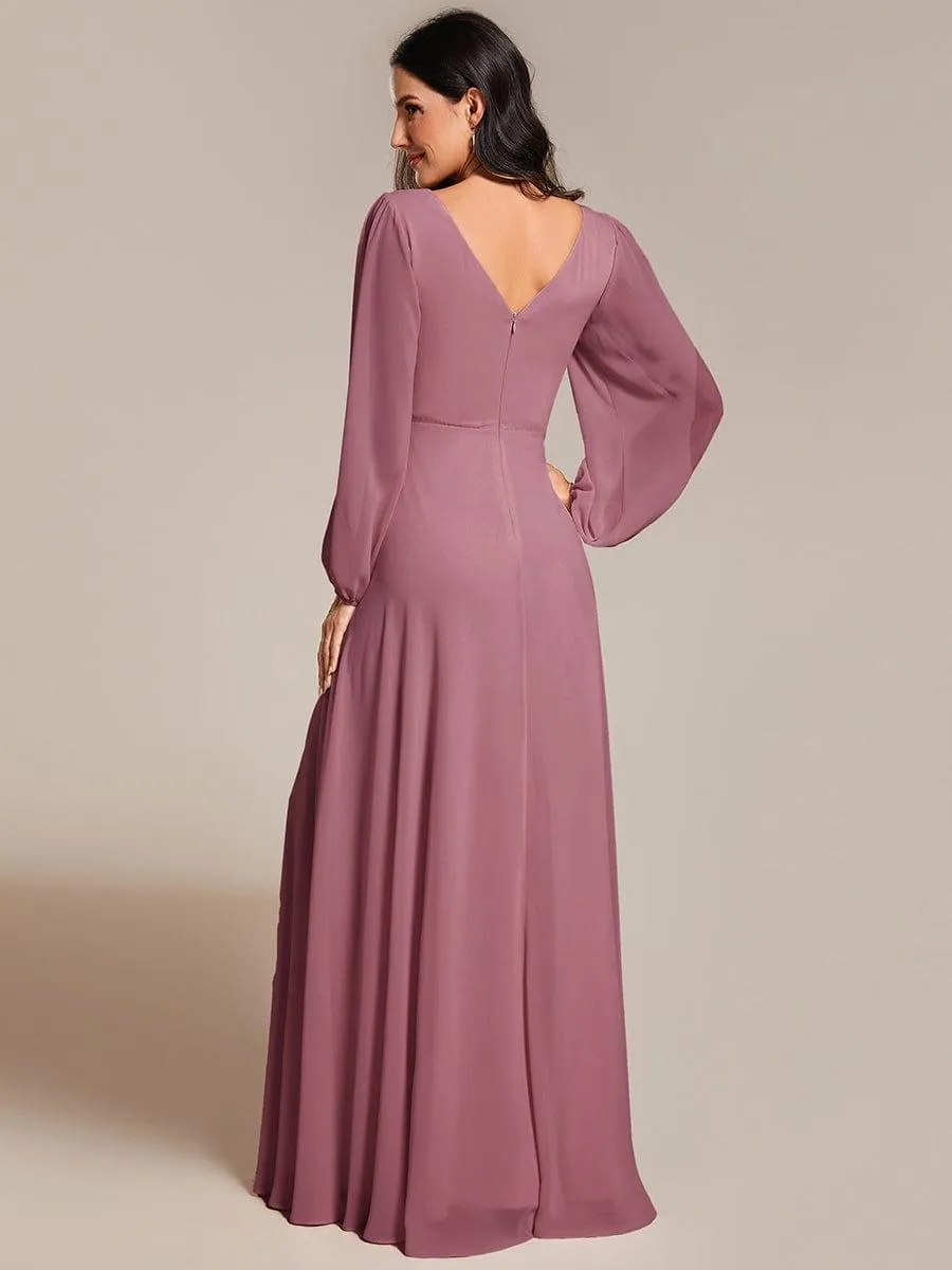 Robe de mère de la mariée en mousseline plissée à col en V et ceinture brillante