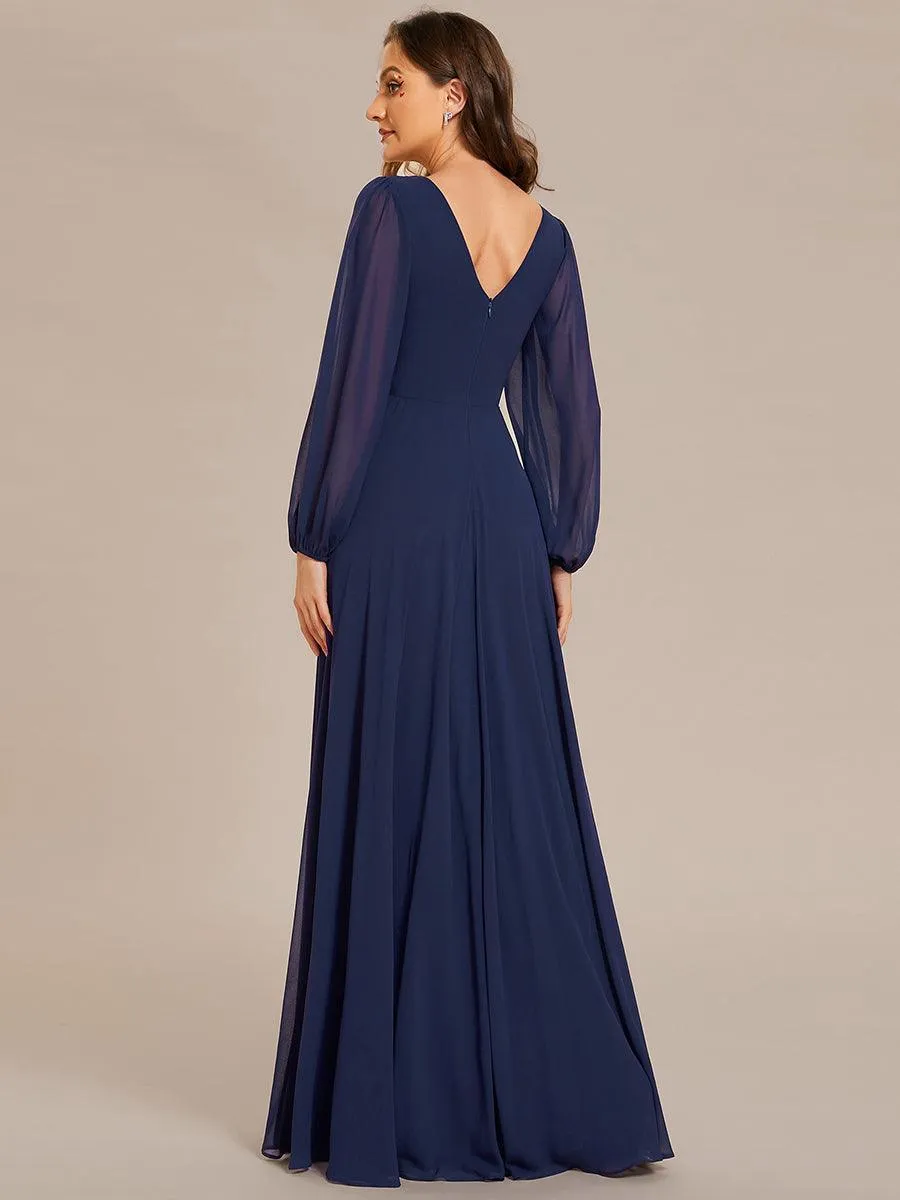 Robe de mère de la mariée en mousseline plissée à col en V et ceinture brillante