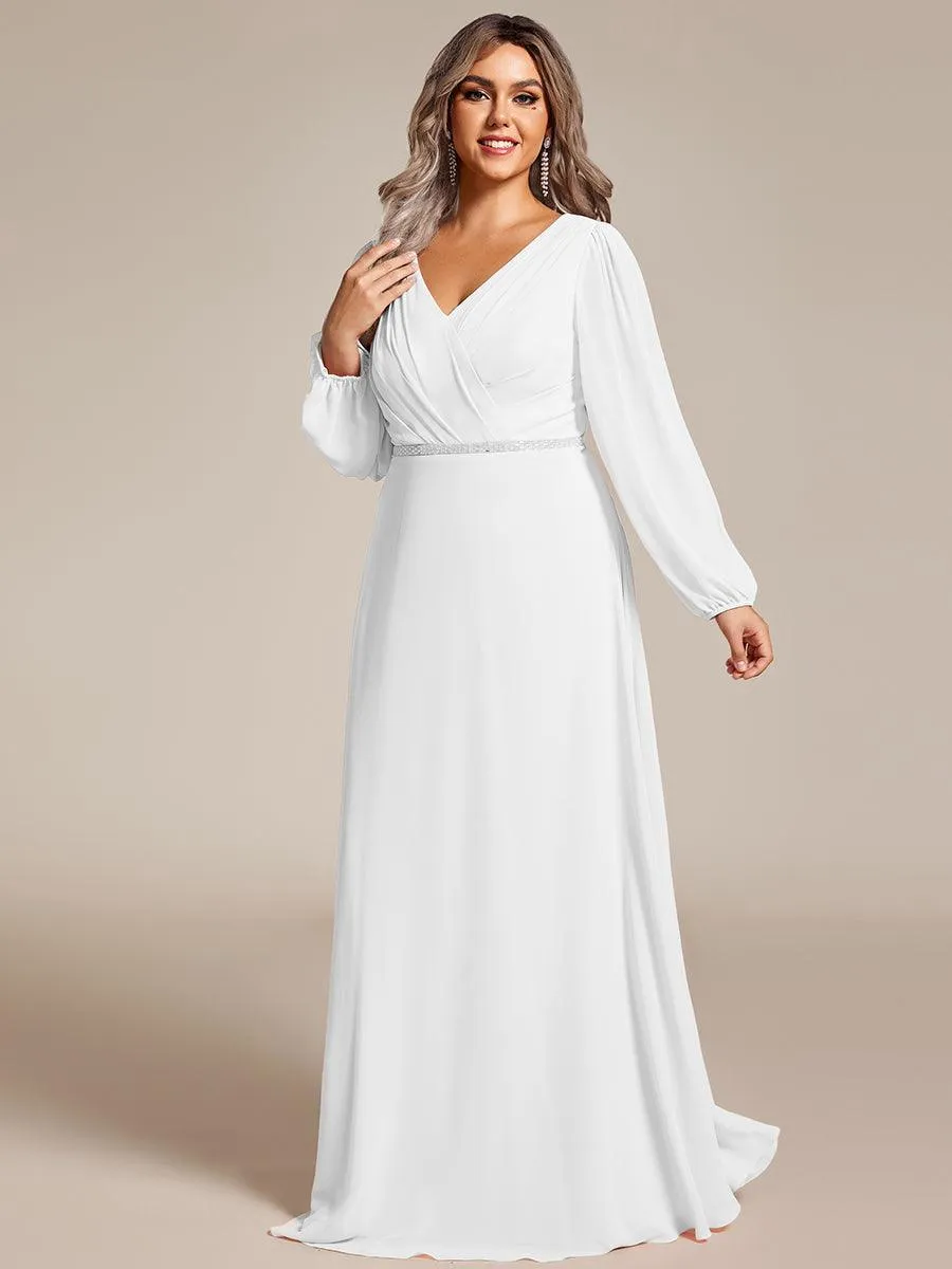 Robe de mère de la mariée en mousseline plissée à col en V et ceinture brillante