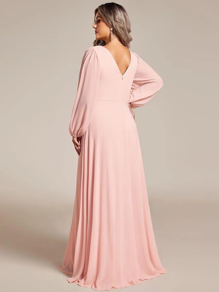 Robe de mère de la mariée en mousseline plissée à col en V et ceinture brillante