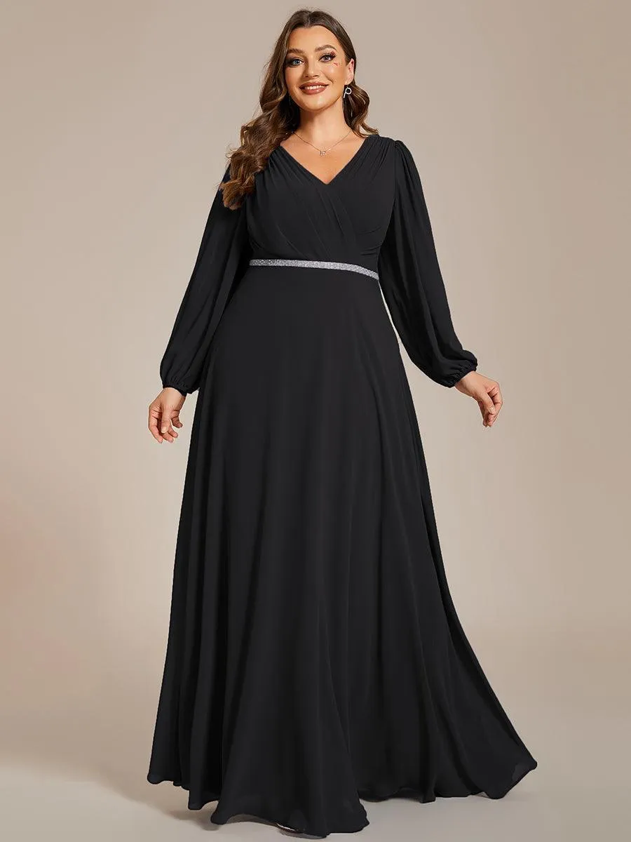 Robe de mère de la mariée en mousseline plissée à col en V et ceinture brillante
