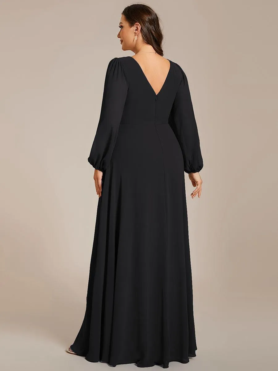 Robe de mère de la mariée en mousseline plissée à col en V et ceinture brillante