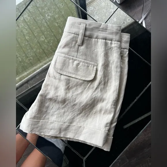 Vince Linen blend shorts. Size 2