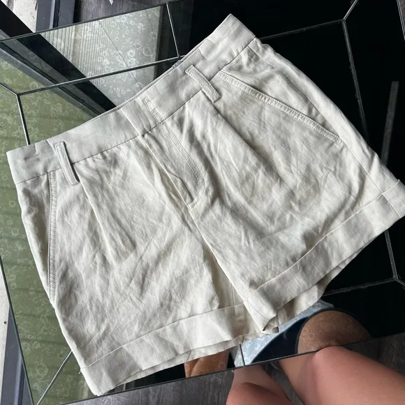 Vince Linen blend shorts. Size 2